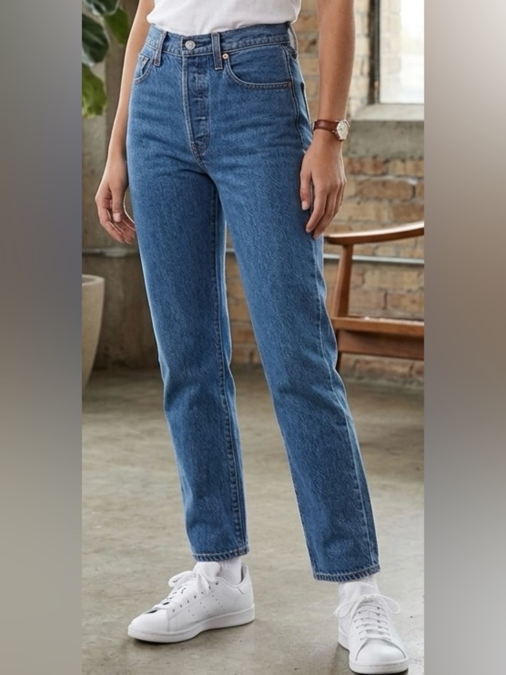 Levi’s Premium Ribcage Straight Leg Jeans in Medium Wash Size 24
